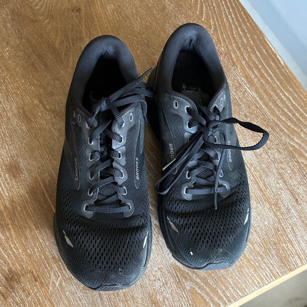Brooks Men's Black Athletic Shoes